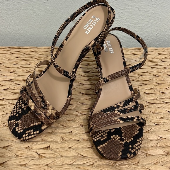 Strappy Snake Print Sandals by BLEECKER & BOND Sz 8.5 NWT - Picture 2 of 7